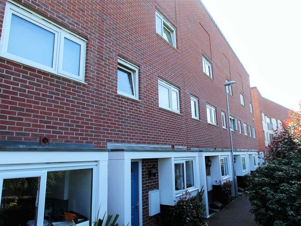 5 bed property to rent in Aviation Avenue, Hatfield AL10 Zoopla