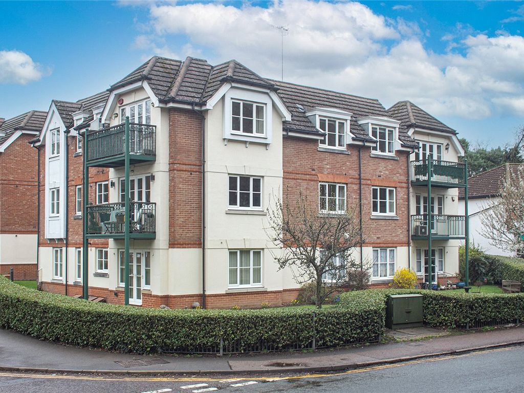 2 bed flat for sale in Oaklands Court, Canonsfield Road, Welwyn