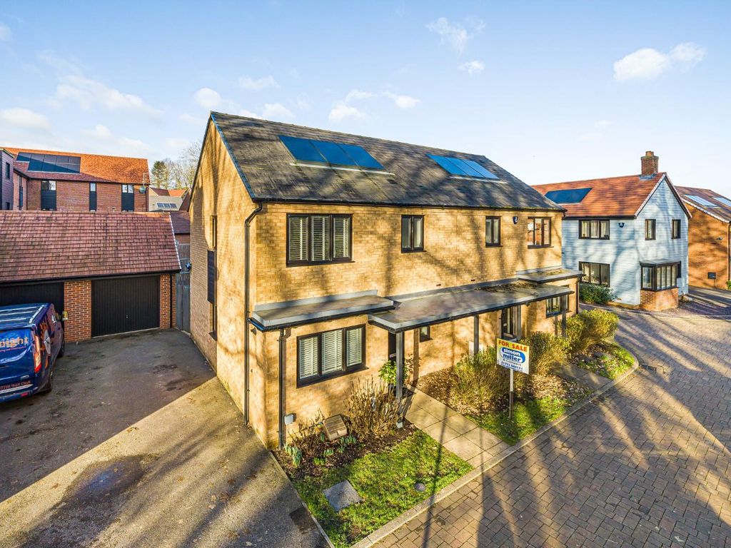 3 bed semidetached house for sale in Cooper Lane, Leybourne, West