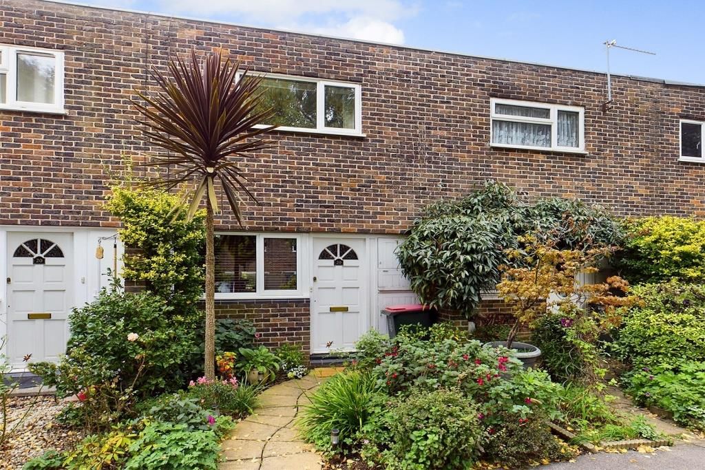 2 bed terraced house for sale in Redwood Close, Crawley RH10, £289,950 Zoopla