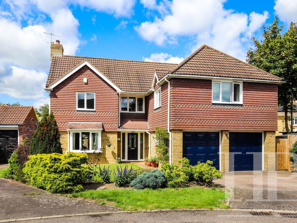 5 bed detached house for sale in Baldwin Close, Maidenbower RH10 Zoopla
