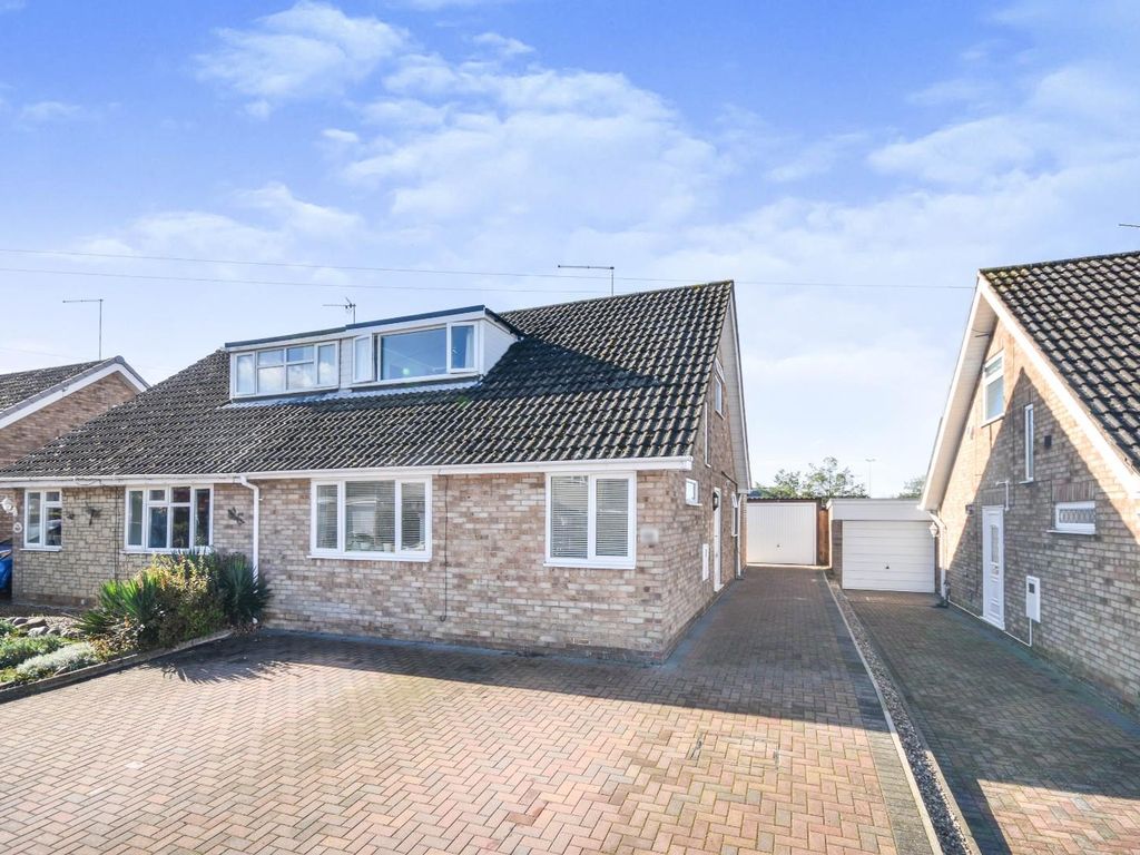 4 bed semidetached house for sale in Martins Lane, Hardingstone