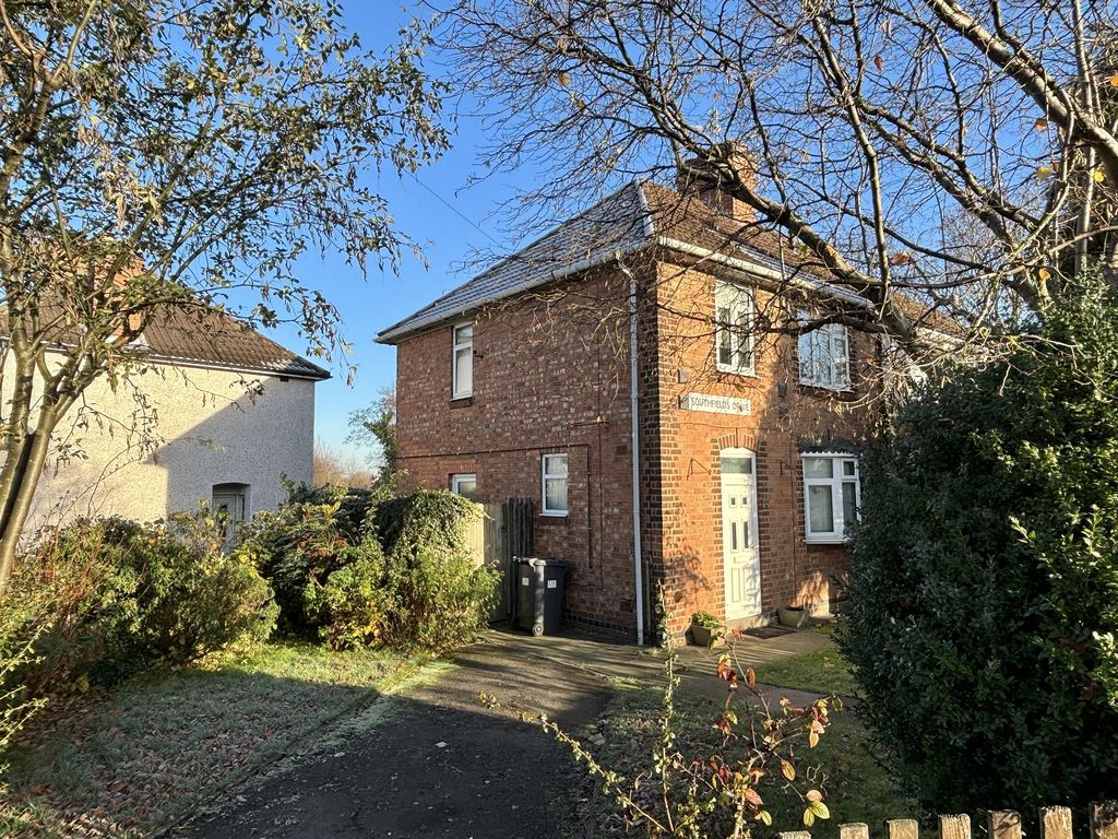 3 bed semidetached house for sale in Southfields Drive, Leicester