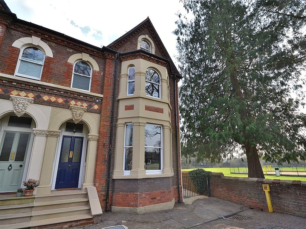 4 bed semidetached house for sale in Grove Road, Leighton Buzzard