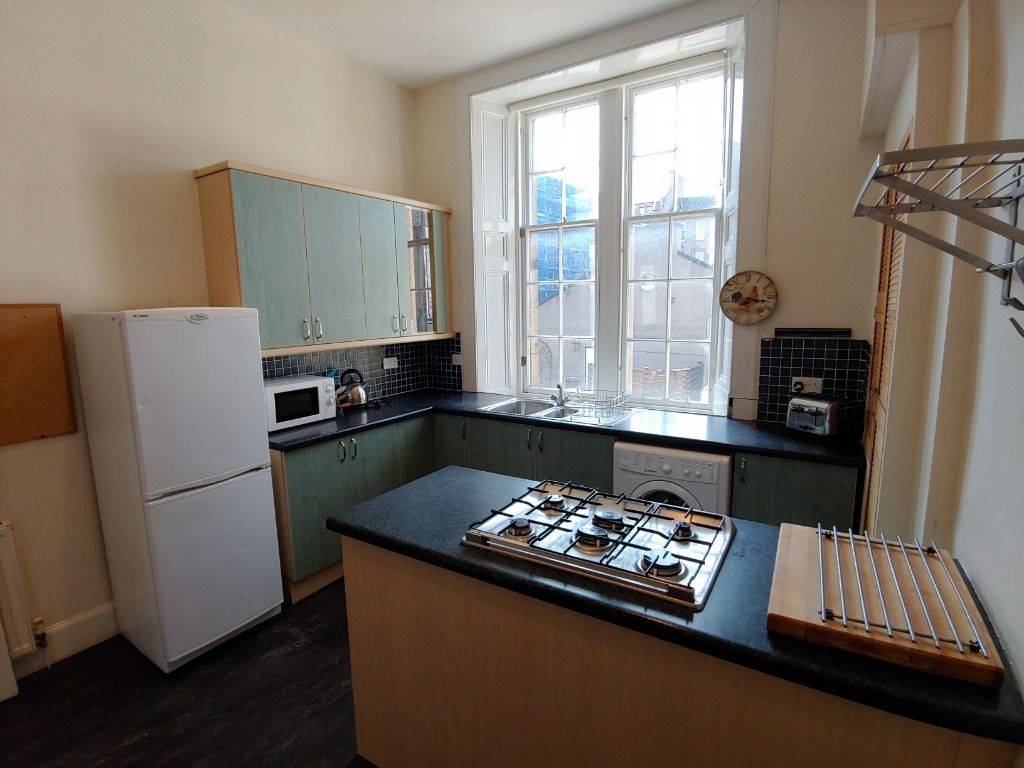 2 bed flat to rent in Cresswell Street, Hillhead, Glasgow G12, £1,100