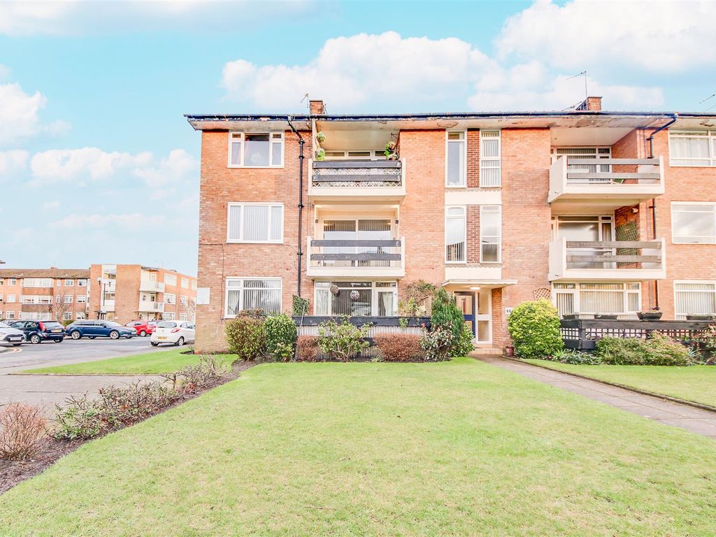2 bed flat for sale in Victoria Court, Birkdale, Southport PR8, £