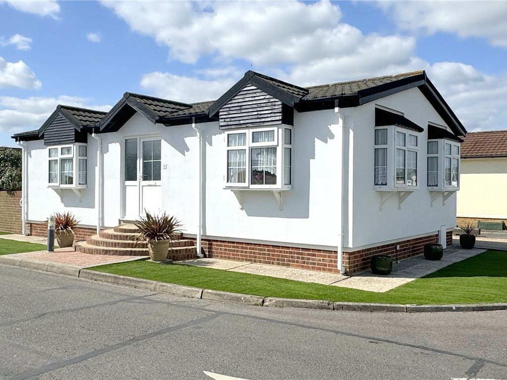 2 bed mobile/park home for sale in Willowbrook Park, Lancing, West
