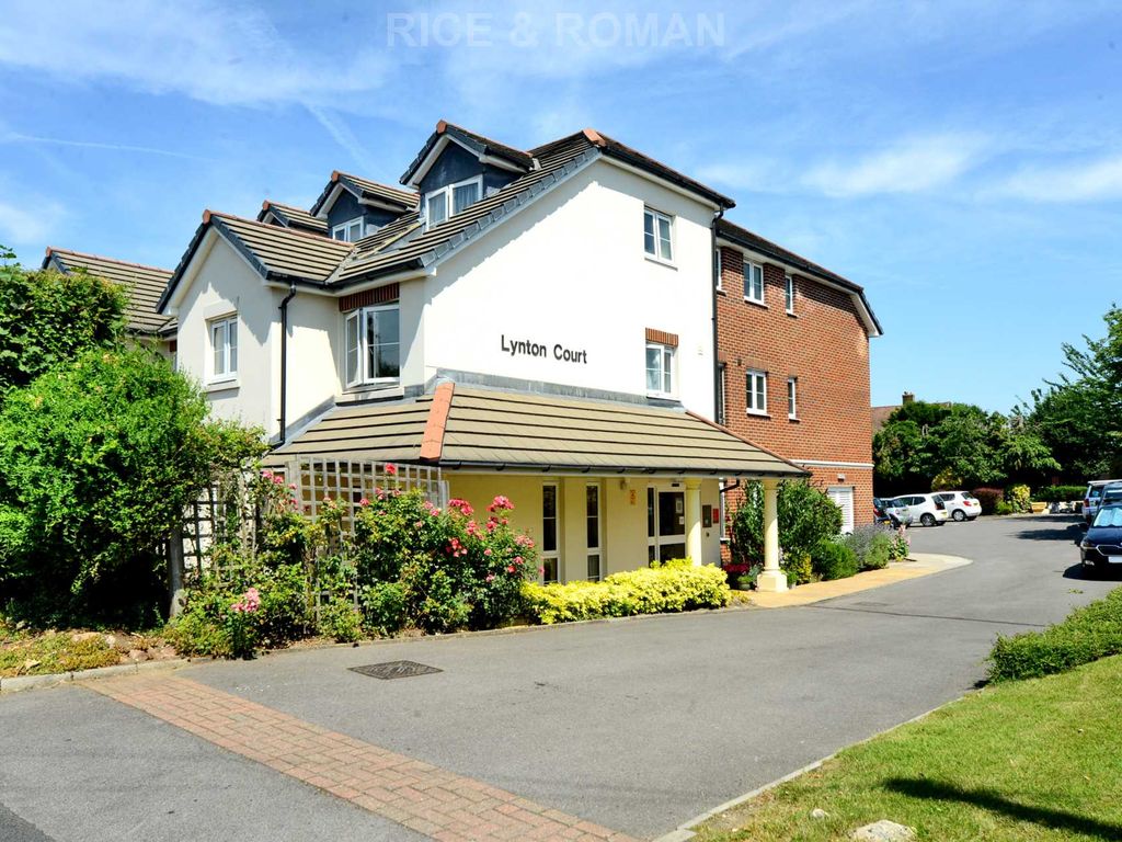 1 bed flat for sale in Lynton Court, Epsom KT17, £135,000 Zoopla