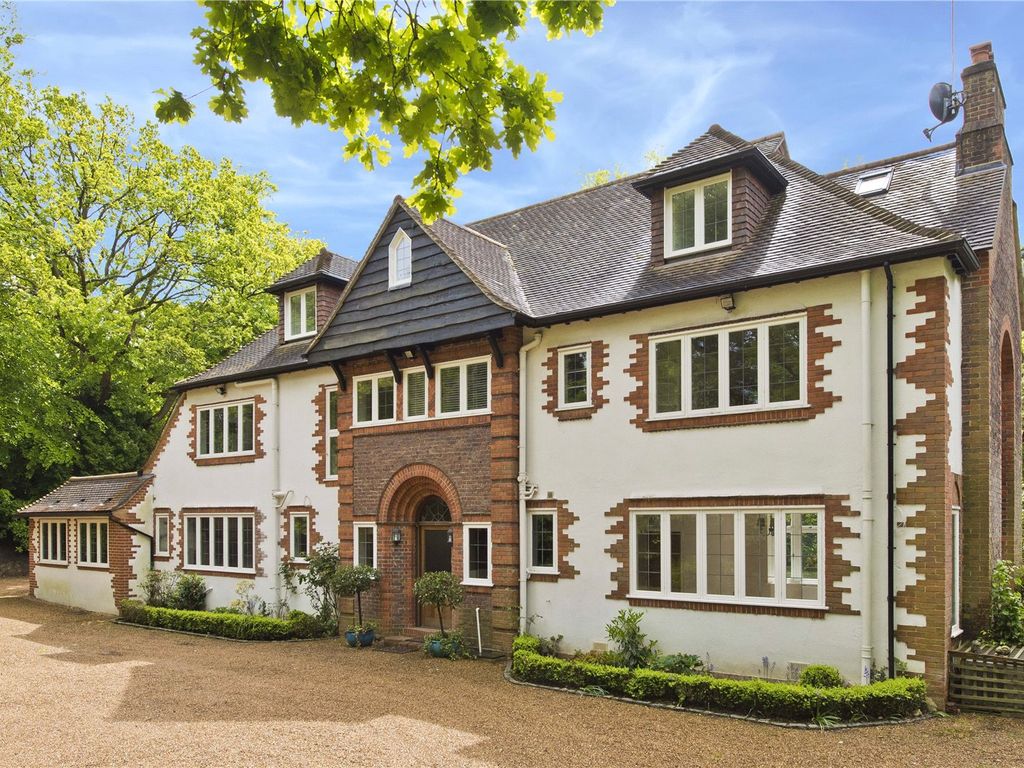 6 bed country house to rent in Cavendish Road, St Hill