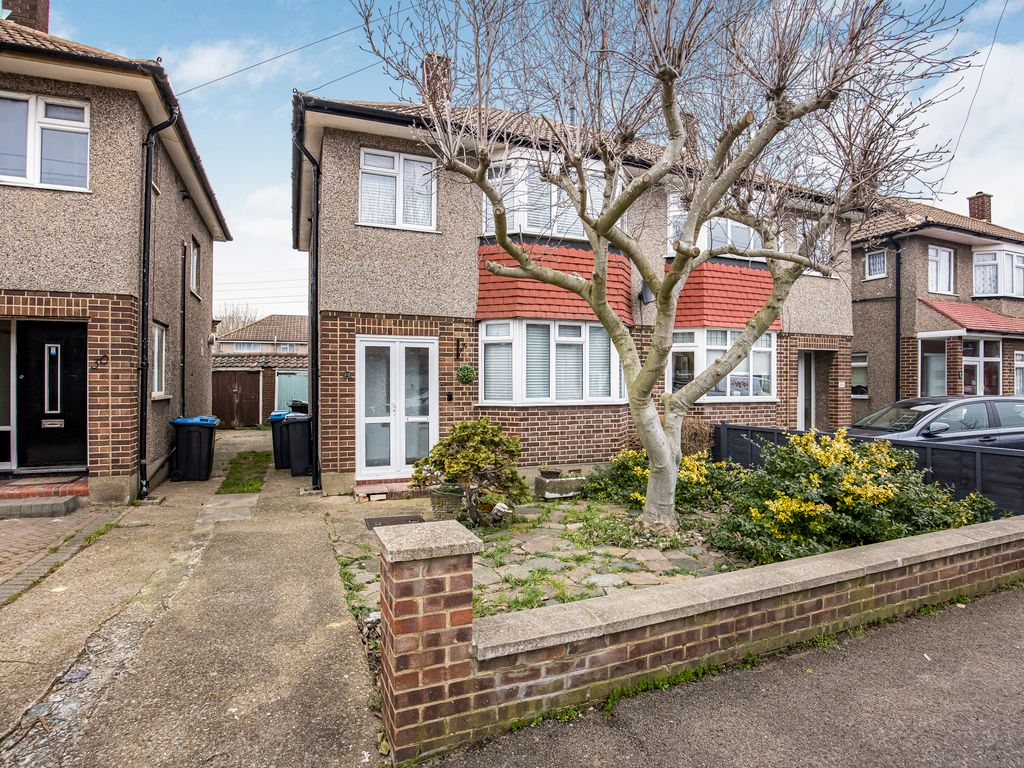 3 bed semidetached house for sale in Cunningham Avenue, Enfield EN3