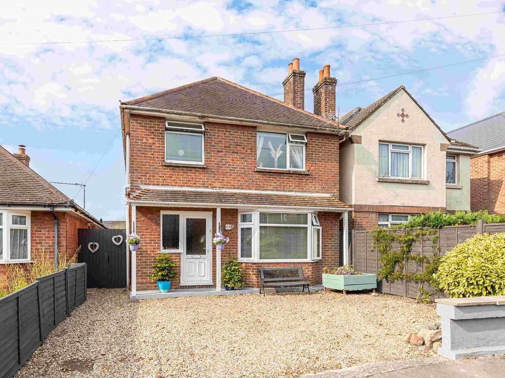 4 bed detached house for sale in Cynthia Road, Poole BH12, £425,000