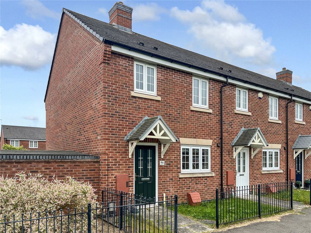 3 bed end terrace house for sale in Cedar Road, Blaby, Leicester