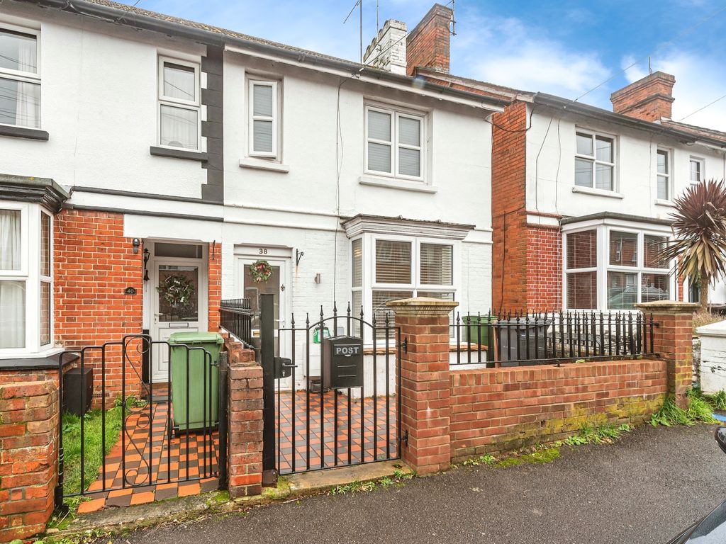 3 bed end terrace house for sale in Alexandra Road, Basingstoke
