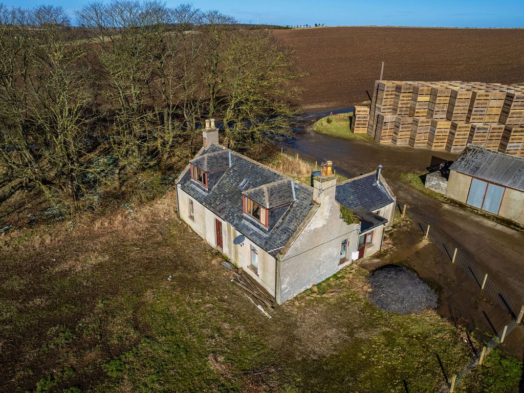 3 bed farmhouse for sale in Cuminestown, Turriff AB53, £120,000 Zoopla