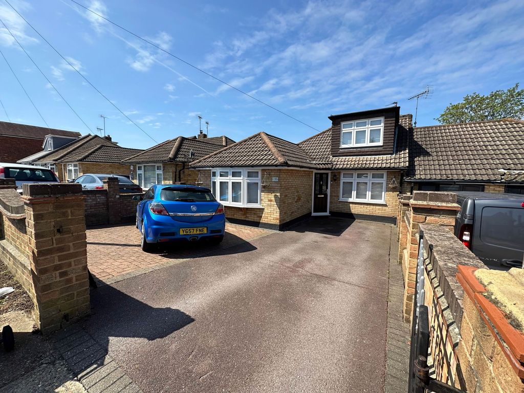 4 bed property for sale in Lampits Hill, Corringham SS17, £400,000 Zoopla