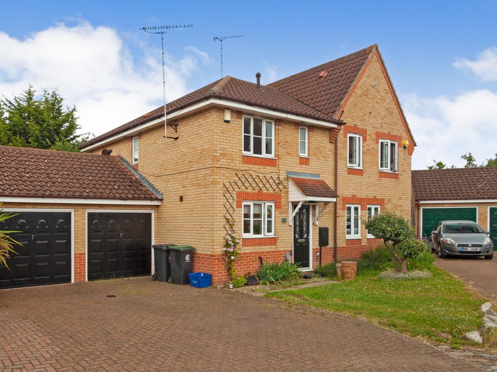 3 bed semidetached house for sale in Beech Close, Loughton IG10 Zoopla