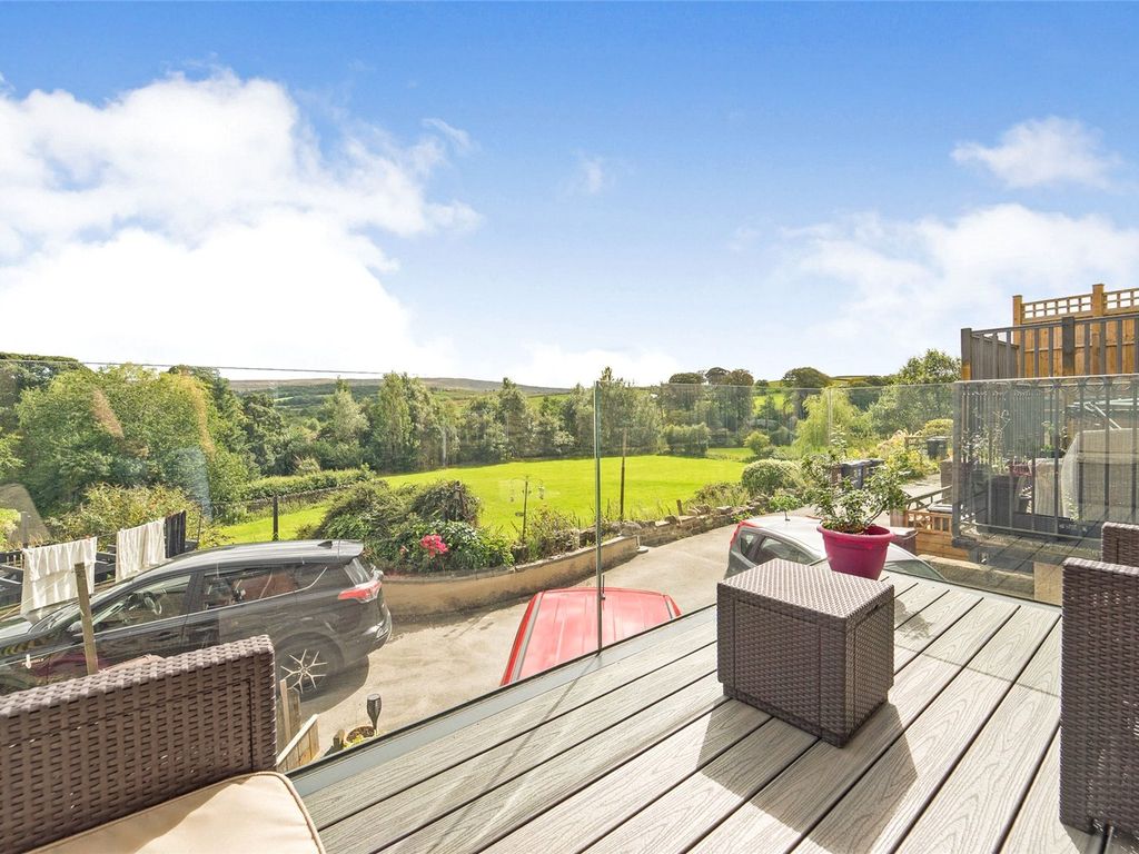 4 bed terraced house for sale in Keighley Road, Laneshawbridge, Colne