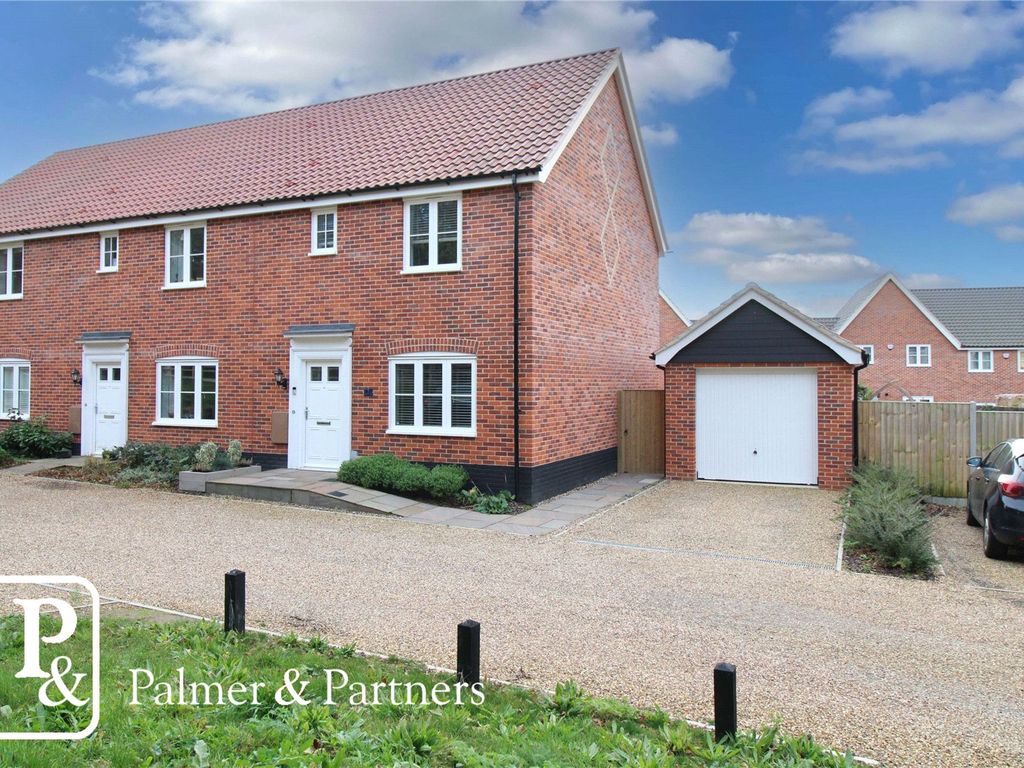3 bed end terrace house for sale in Acorn Close, Aldringham, Leiston