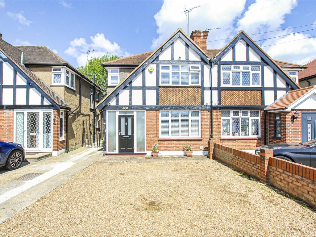 3 bed semidetached house for sale in Compton Road, Hayes UB3, £580,000