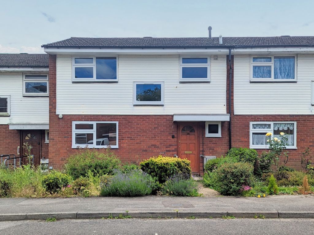 3 bed terraced house for sale in Lent Green Lane, Burnham, Slough SL1