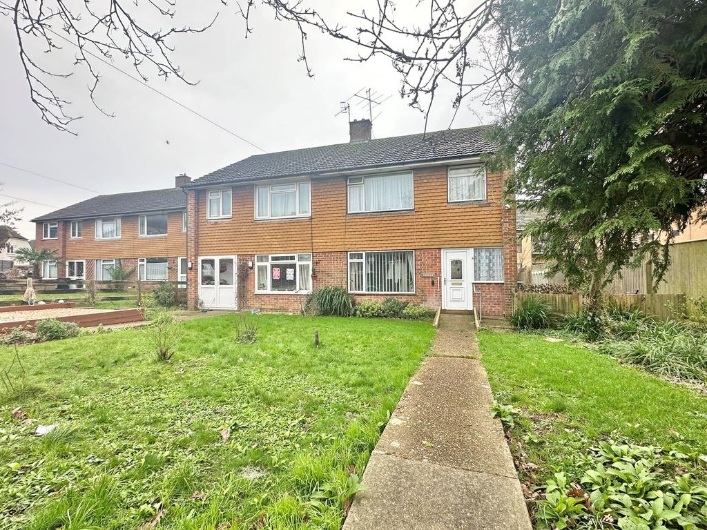 3 bed semidetached house for sale in Bargate Close, BexhillOnSea