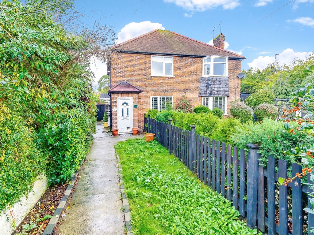 2 bed for sale in Addington Road, West Wickham BR4, £325,000