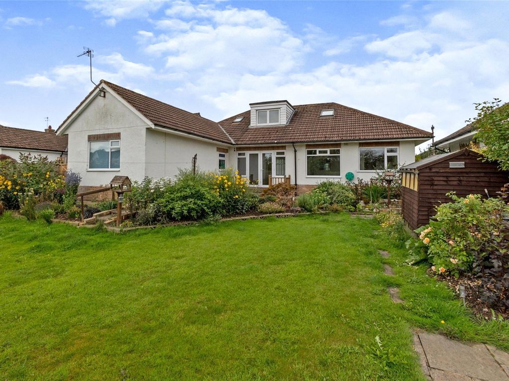 4 bed bungalow for sale in Meadowfield, Stokesley, Middlesbrough TS9