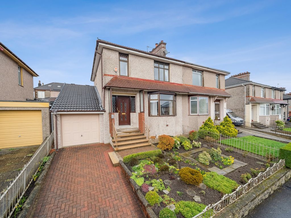 3 bed semidetached house for sale in Kinmount Avenue, Kings Park