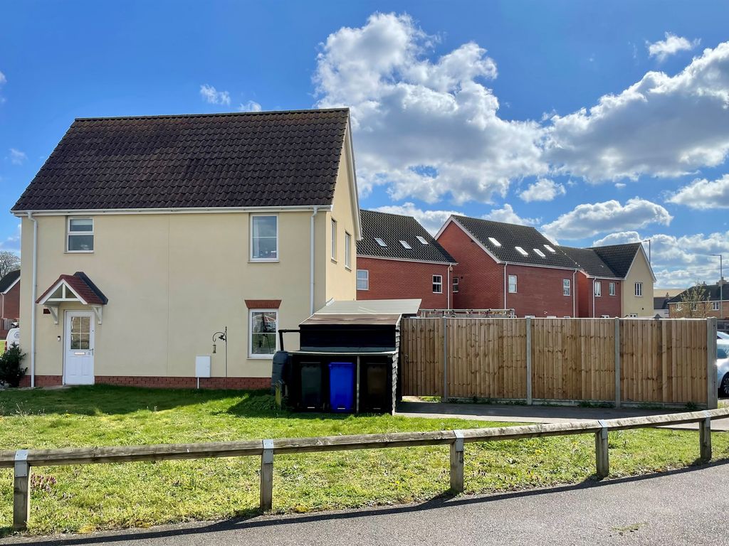 3 bed semidetached house for sale in Smoke House View, Beck Row, Bury