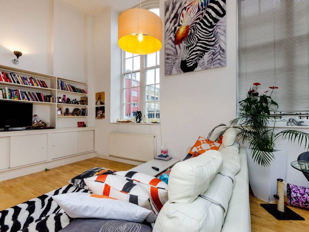 Old School Square, Canary Wharf, London E14  