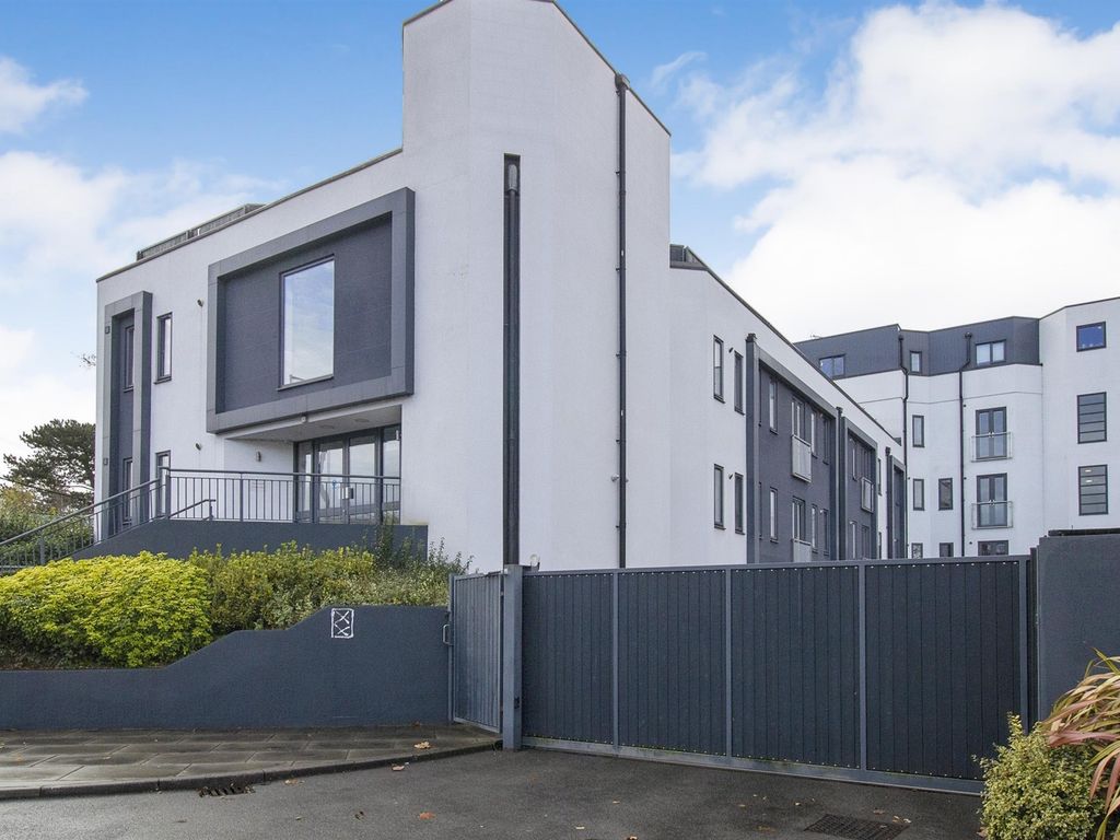 2 bed flat for sale in Walton Street, Aylesbury HP21 Zoopla