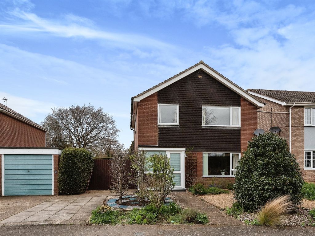 4 bed detached house for sale in Warren Close, Elmswell, Bury St