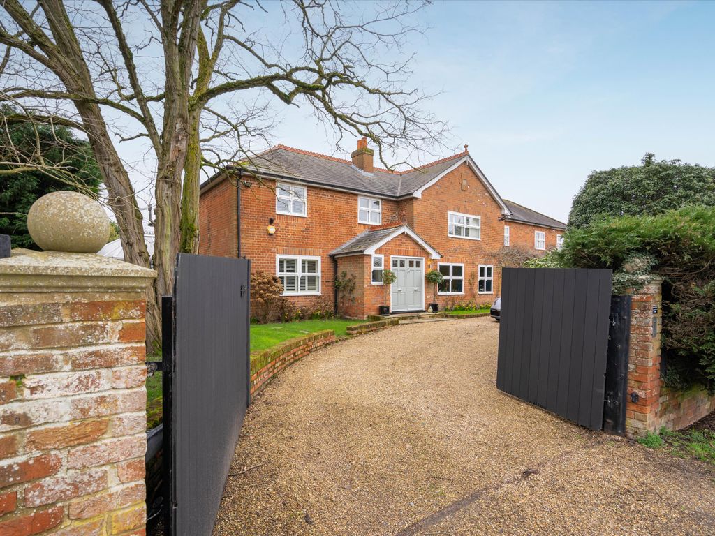 6 bed detached house for sale in Binfield Road, Wokingham, Berkshire