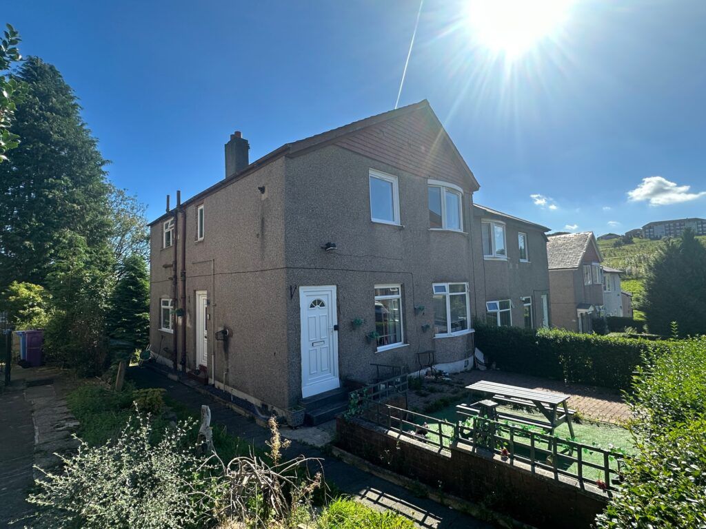 3 bed flat for sale in 15 Bencroft Drive, Croftfoot G44, £95,000 Zoopla