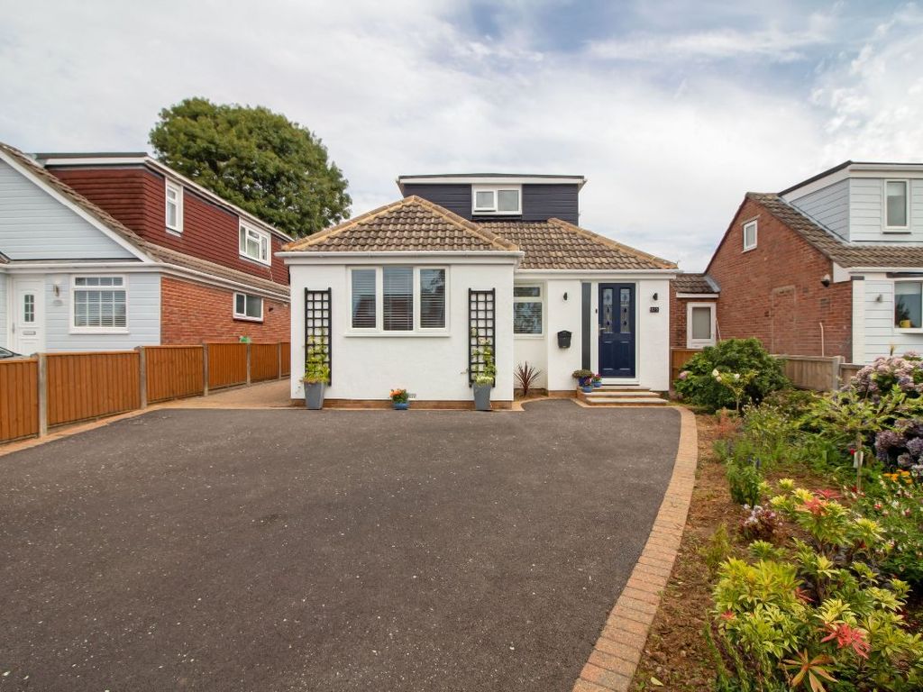 3 bed detached house for sale in Silverdale Drive, Waterlooville PO7