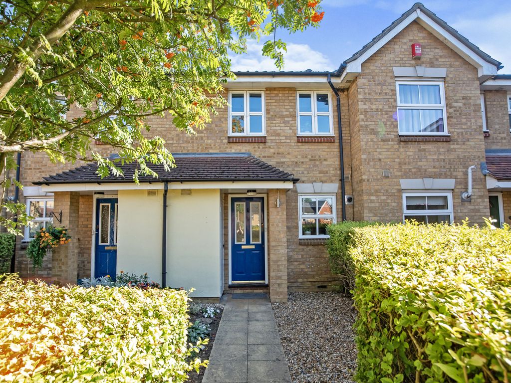 2 bed terraced house for sale in Swallow Close, Chafford Hundred, Grays