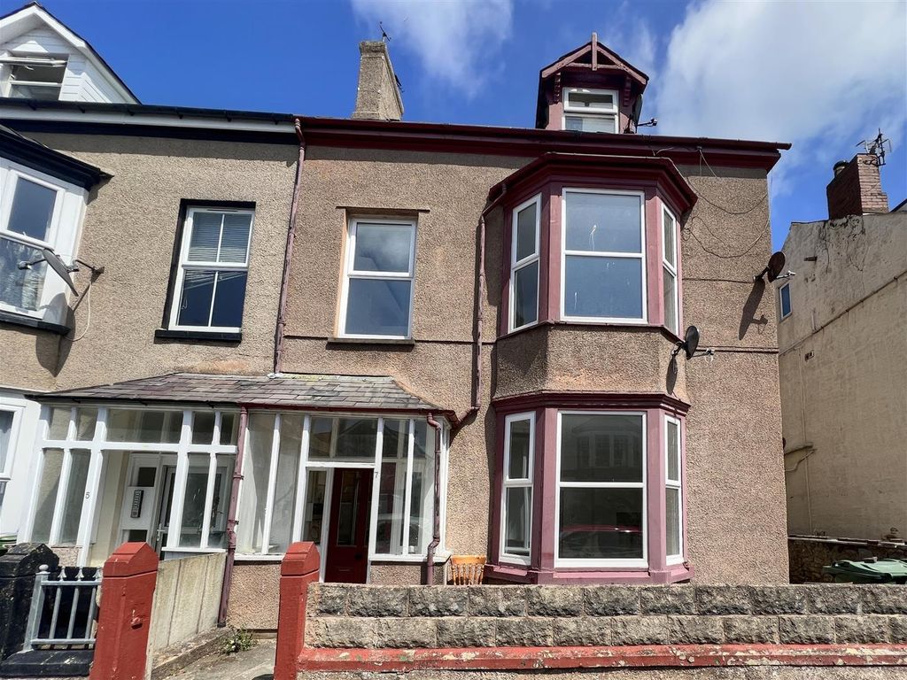 Studio to rent in Caroline Road, Llandudno LL30, £595 pcm Zoopla