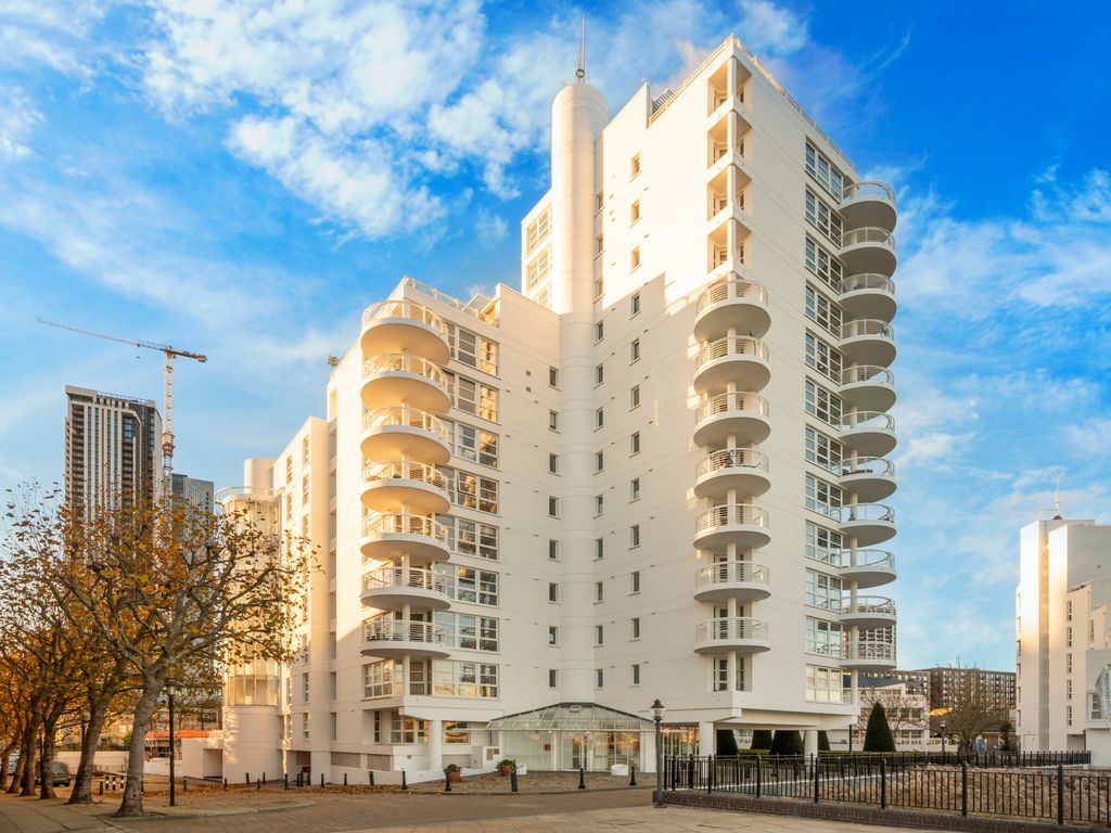 2 bed flat for sale in Pierhead Lock, 416 Manchester Road E14, £650,000
