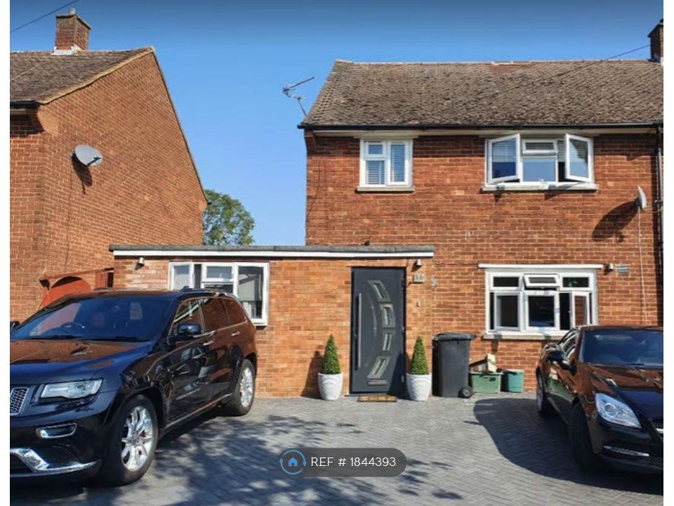 Room to rent in Flint Way, St. Albans AL3, £700 pcm Zoopla