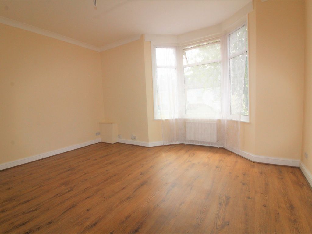 3 bed flat to rent in Clarence Road, Enfield EN3 Zoopla