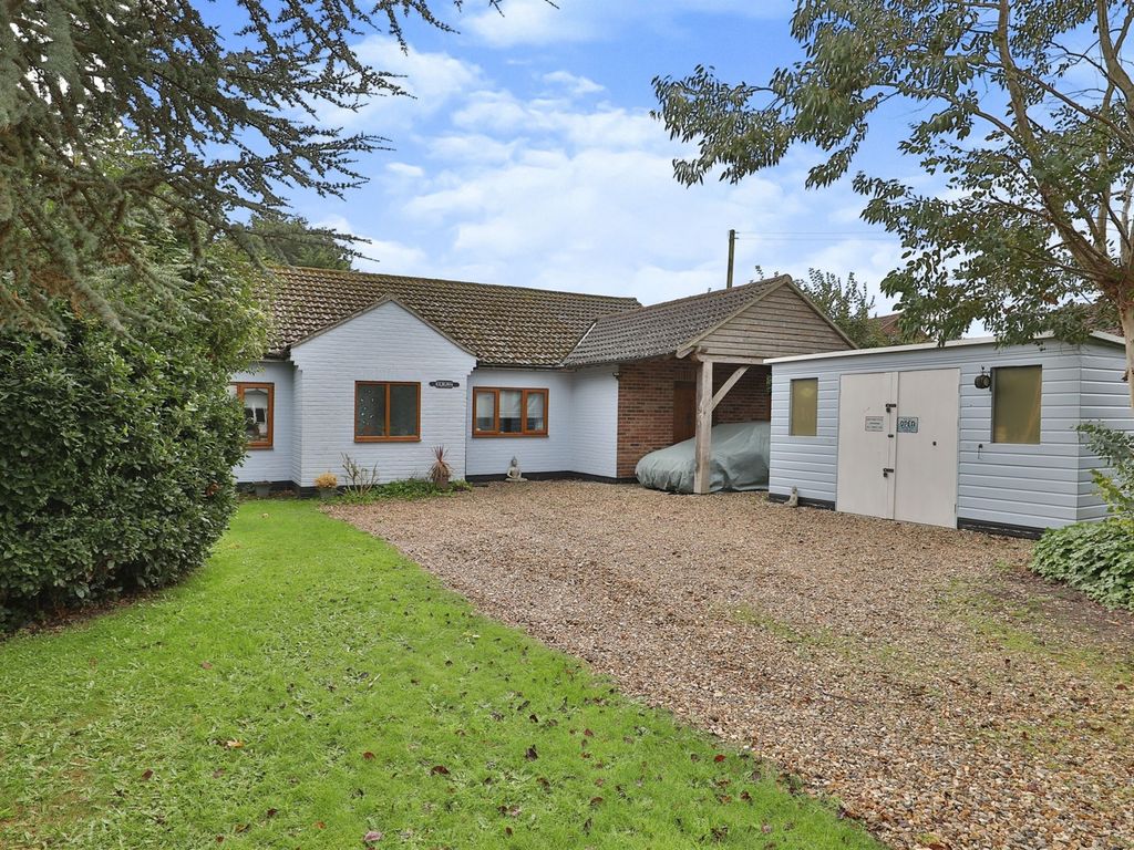 3 bed detached bungalow for sale in Dereham Road, Colkirk, Fakenham