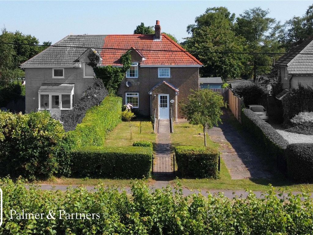 3 bed semidetached house for sale in Main Road, Chelmondiston, Ipswich