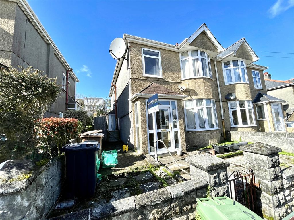 4 bed semidetached house for sale in Brynmoor Park, Higher Compton