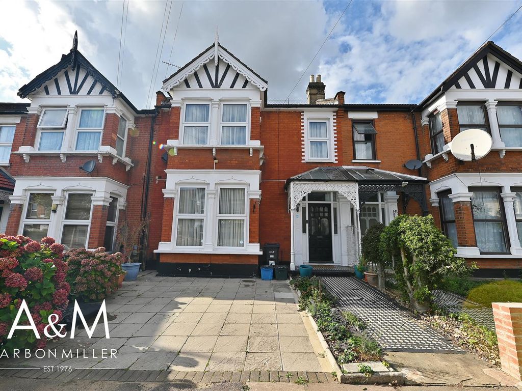 4 bed terraced house for sale in Stanhope Gardens, Cranbrook, Ilford