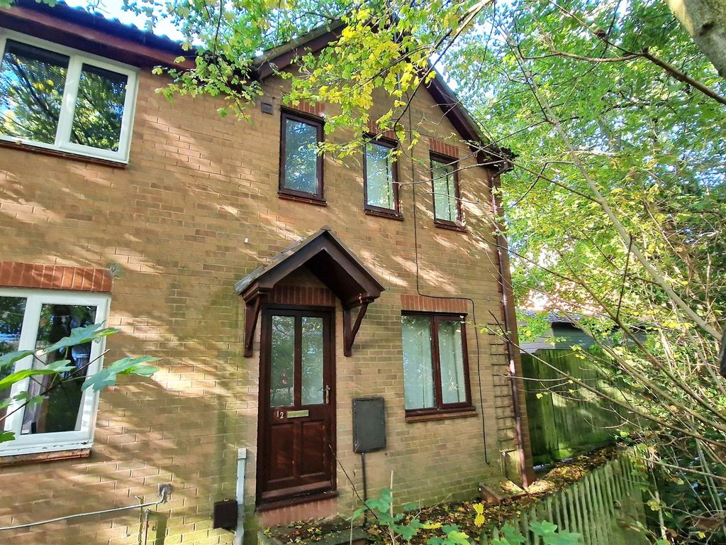 2 bed semidetached house for sale in Foxgrove, Chippenham SN14, £