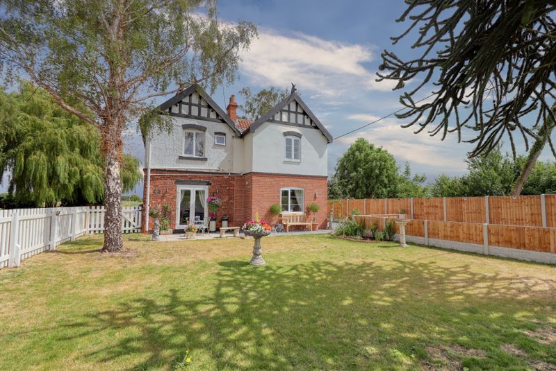 4 bed detached house for sale in High Street, East Ferry, Gainsborough