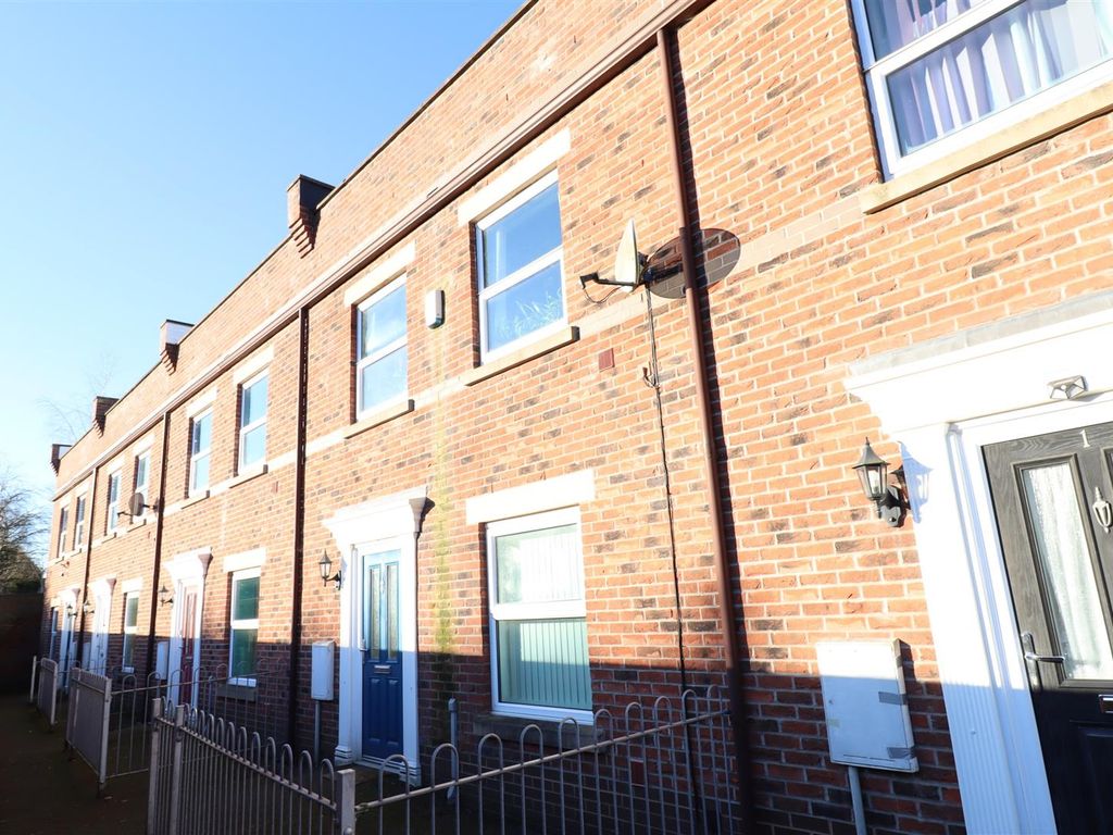 1 bed terraced house for sale in Railway View, Crewe CW1, £105,000 Zoopla