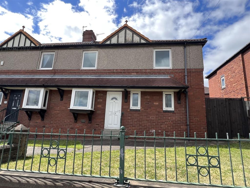 3 bed semidetached house for sale in Rotherham Road, Monk Bretton