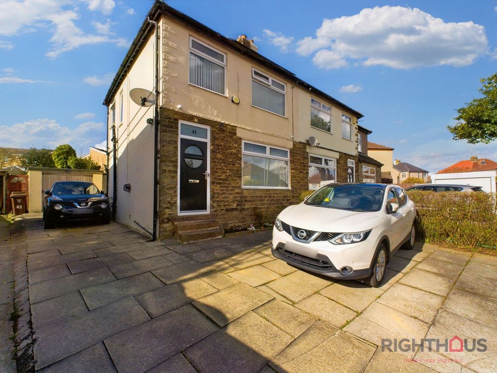 3 bed semidetached house for sale in Farfield Crescent, Bradford BD6