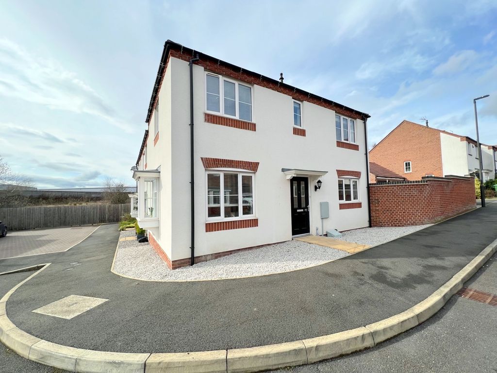 3 bed town house for sale in Denby Bank, Marehay, Ripley DE5 Zoopla